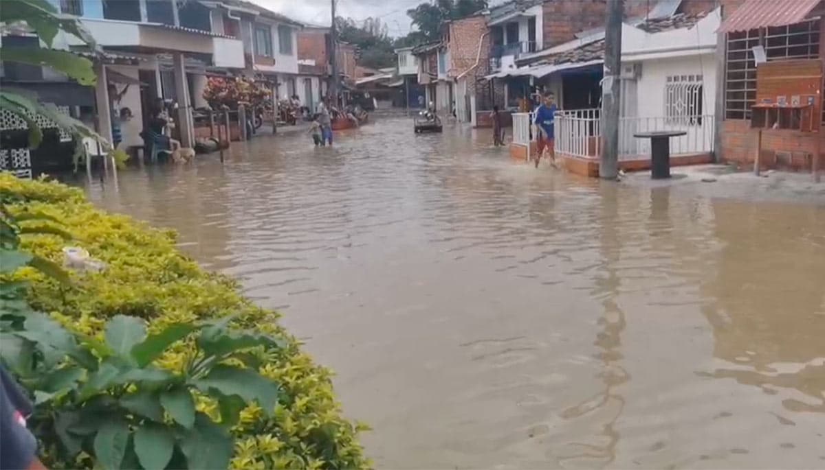 Barrio La Arenera, Cartago Valle afectado por desbordamiento de río