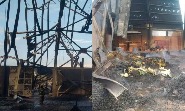 Incendio en fábrica de colchones en vía La Virginia-Cerritos