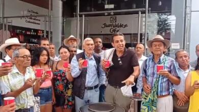 Cafeteros protestaron en tienda Juan Valdez